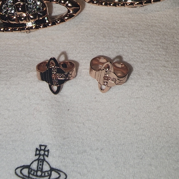 Vivienne Westwood Mayfair Bas Relief Earrings - Picture 4 of 5